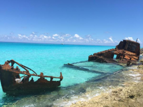 Bimini Seaside Villas - Pink Cottage with Beach View